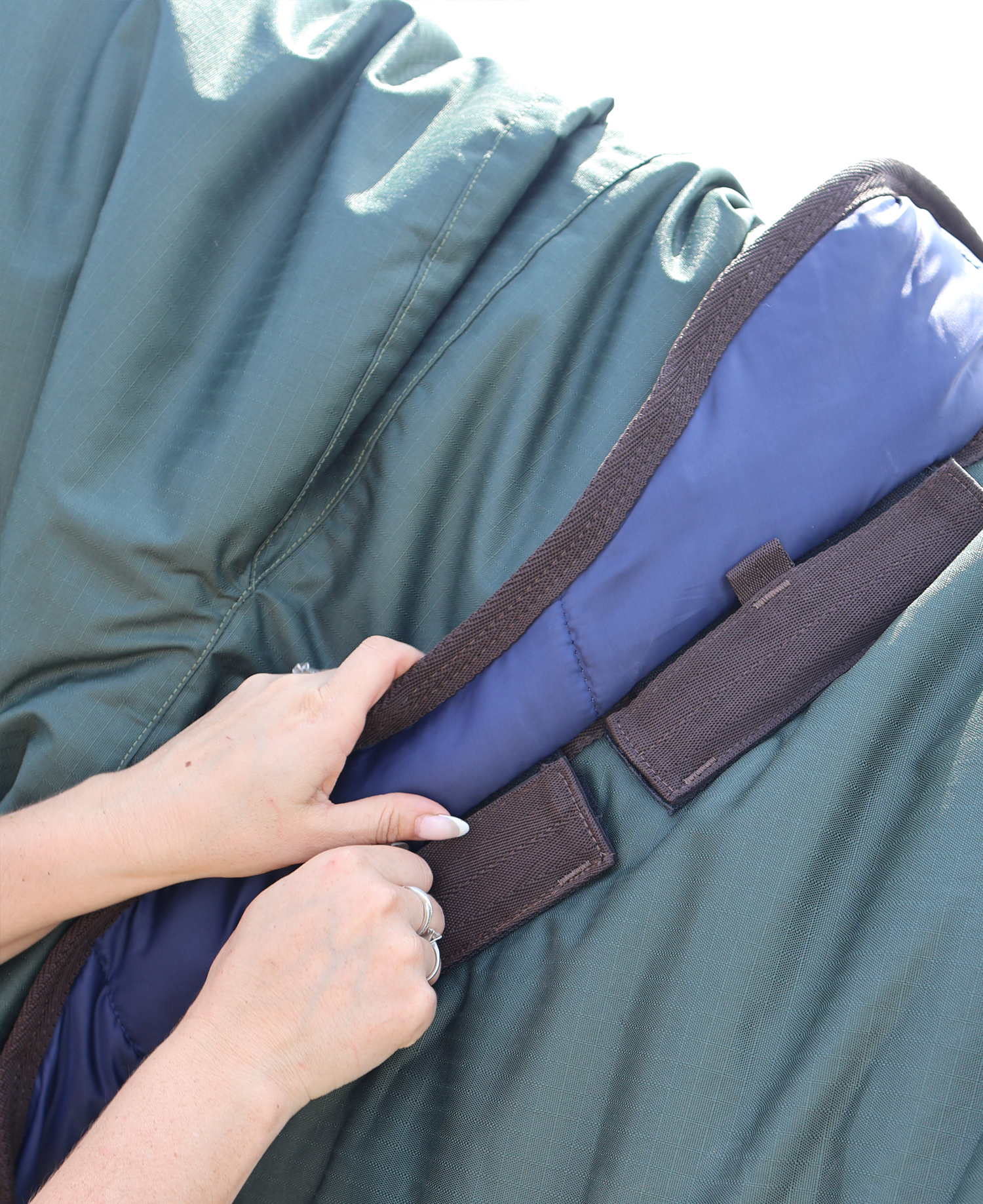 Perf 200g Detachable Neck Turnout Rug - Dark Green - Image 5